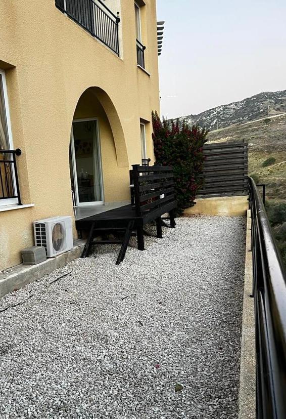Hillview Apartment Пейя Экстерьер фото