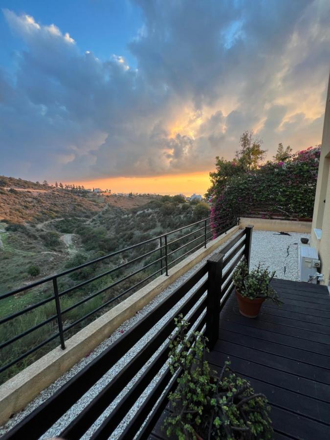 Hillview Apartment Пейя Экстерьер фото